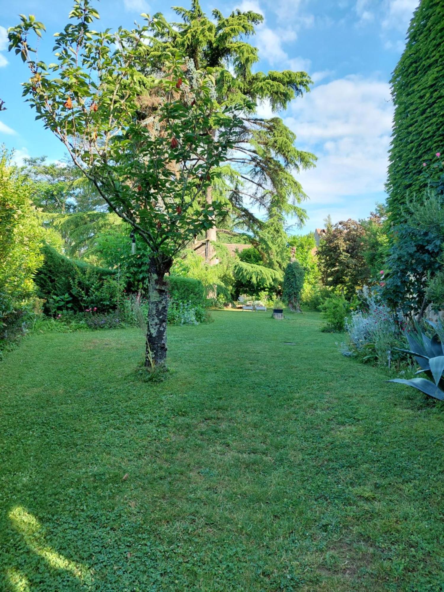 Rue Du Chateau Lalinde Exterior photo