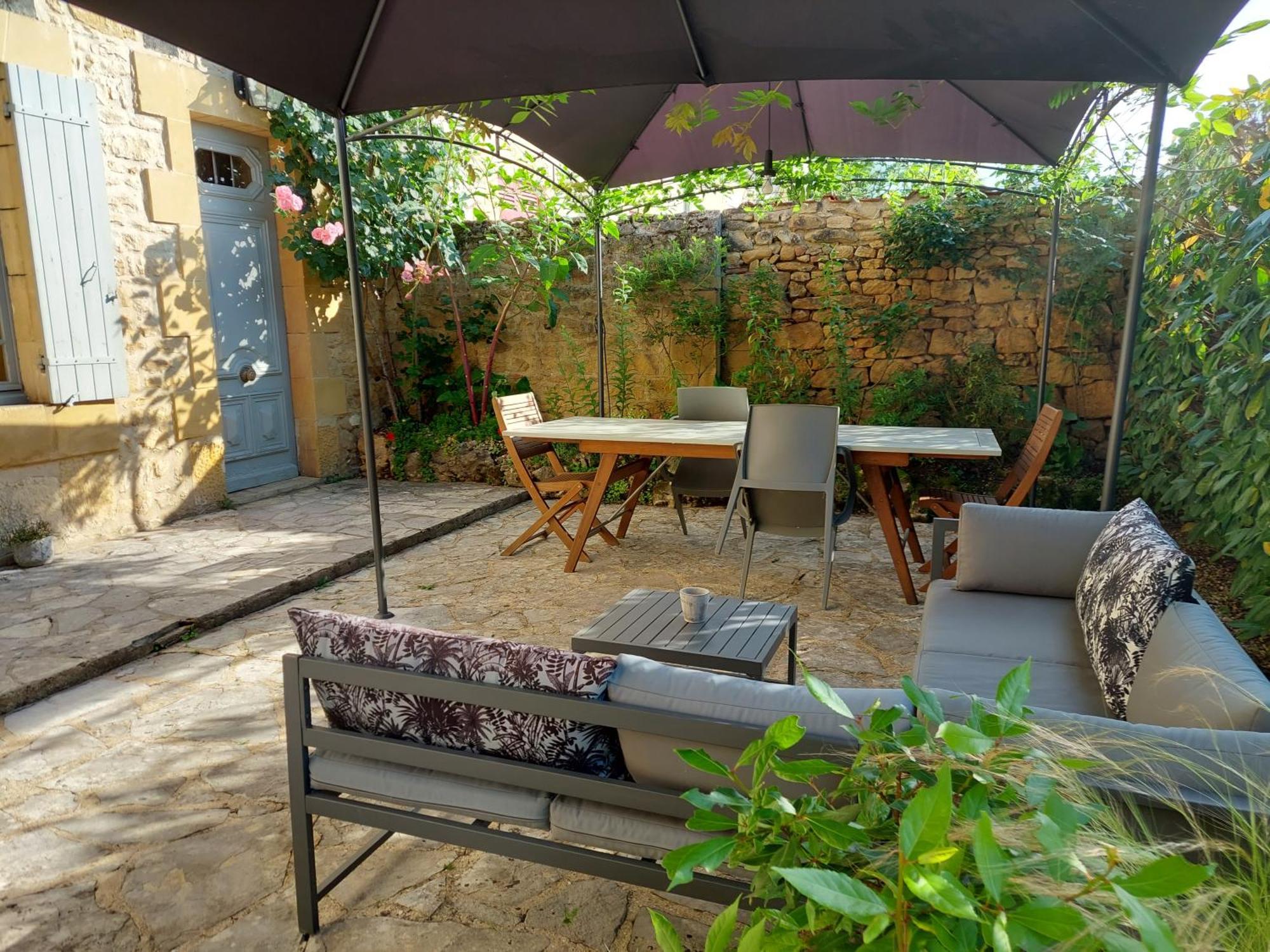 Rue Du Chateau Lalinde Exterior photo