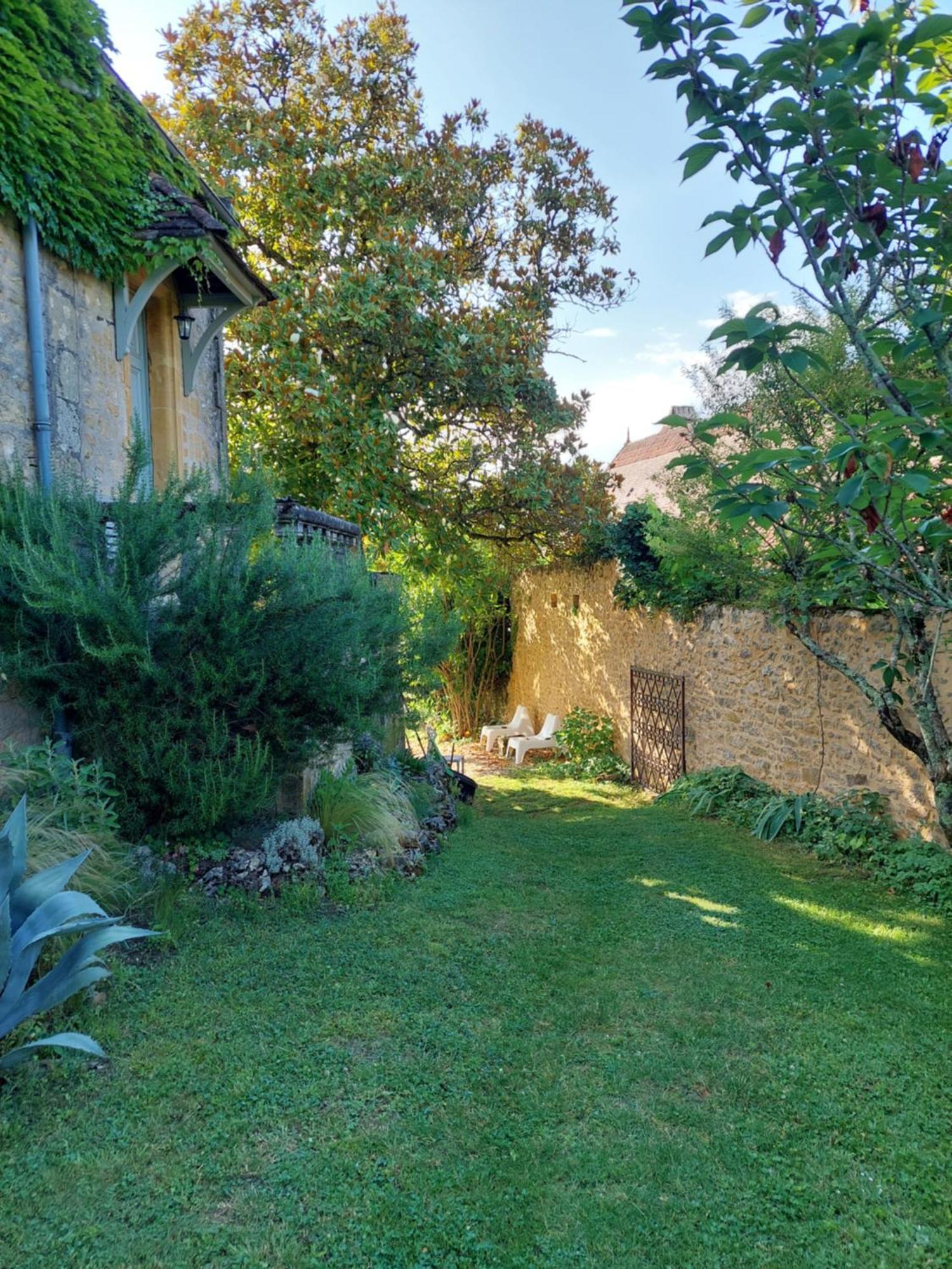 Rue Du Chateau Lalinde Exterior photo