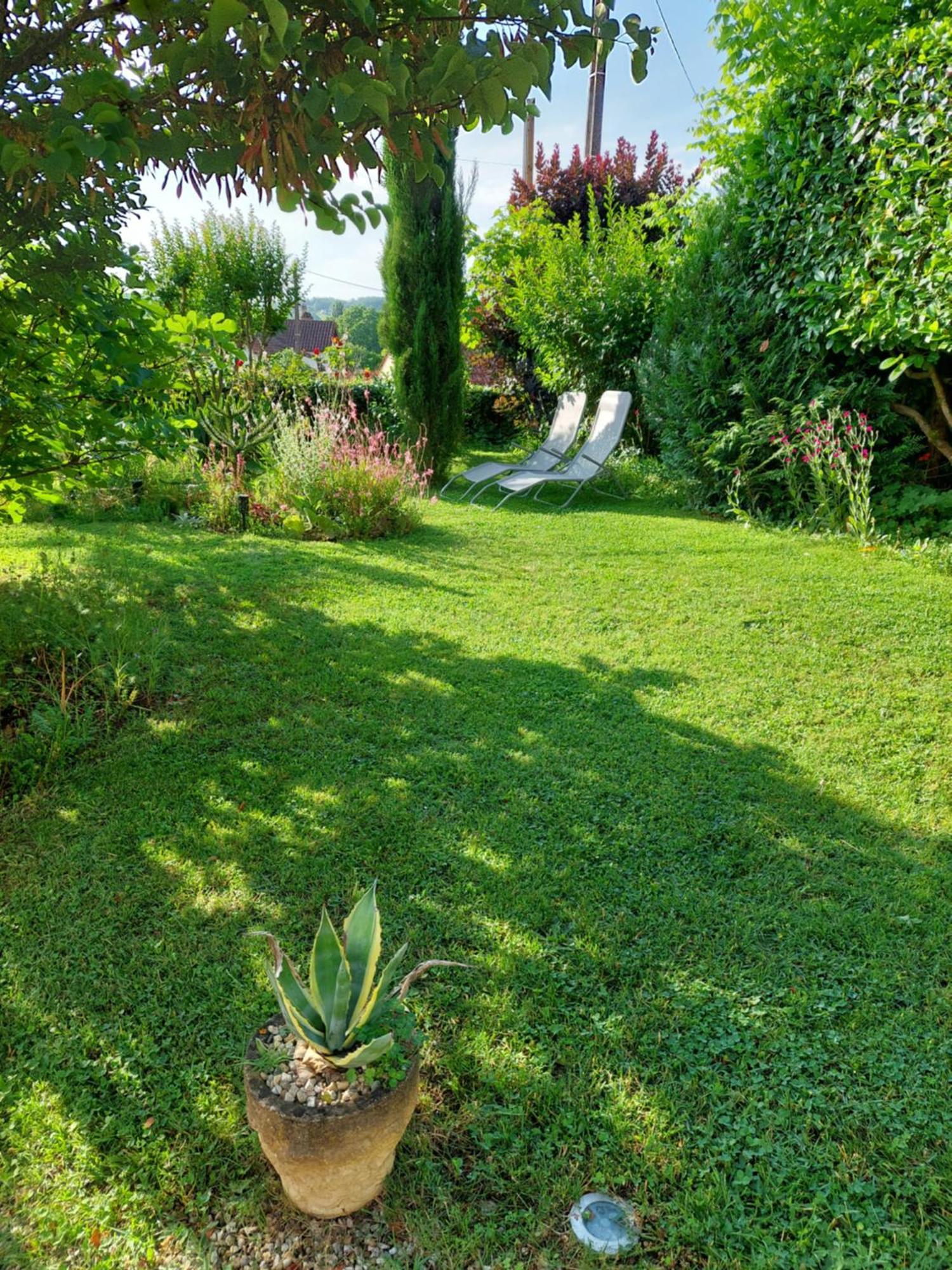 Rue Du Chateau Lalinde Exterior photo
