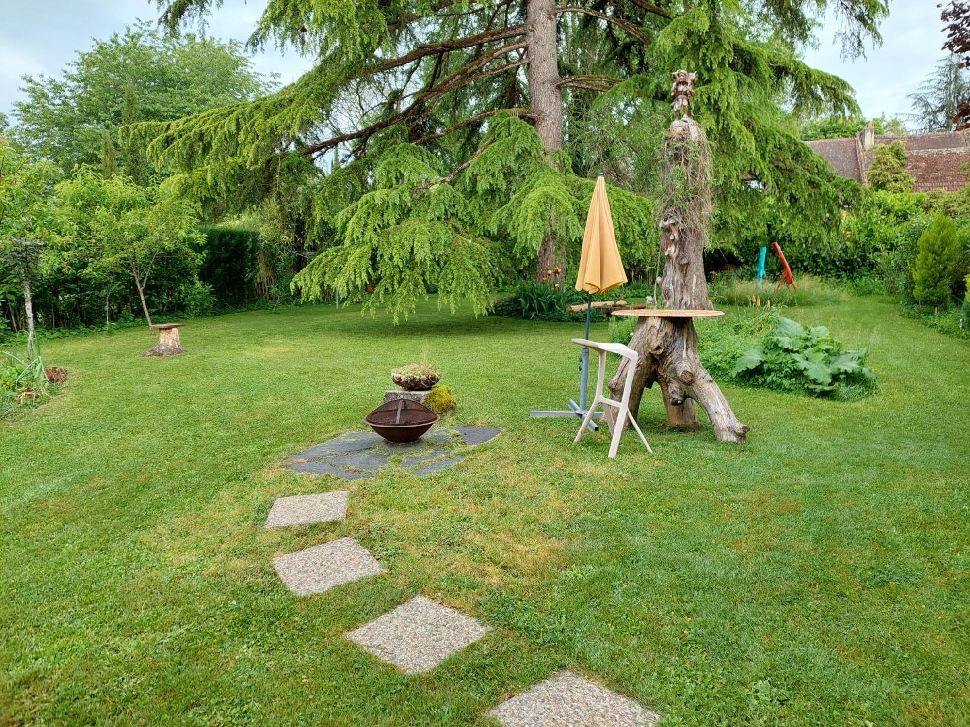 Rue Du Chateau Lalinde Exterior photo