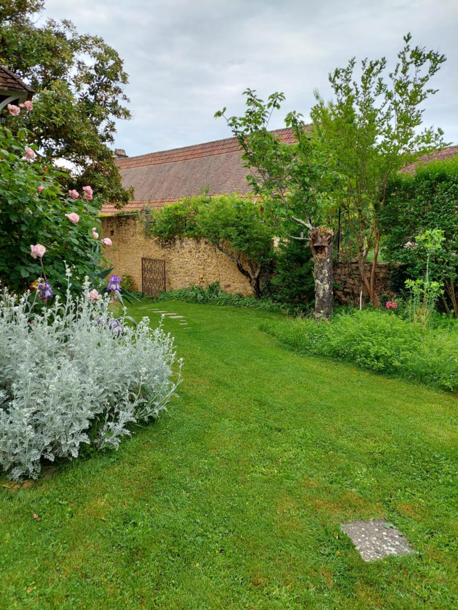 Rue Du Chateau Lalinde Exterior photo