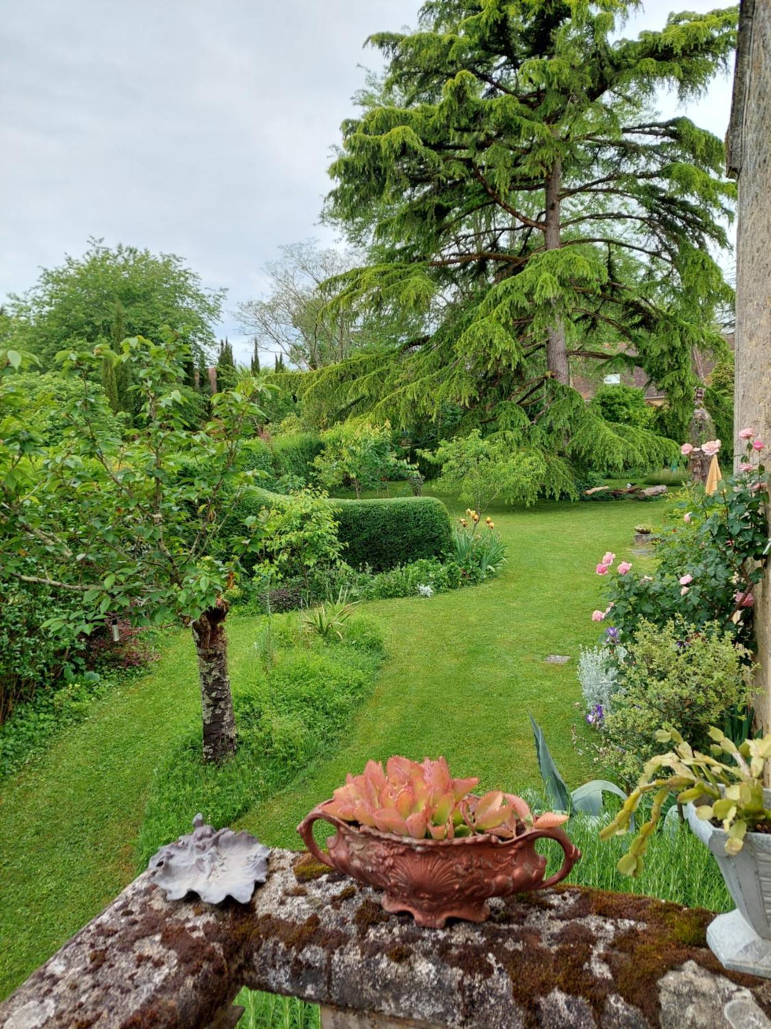 Rue Du Chateau Lalinde Exterior photo